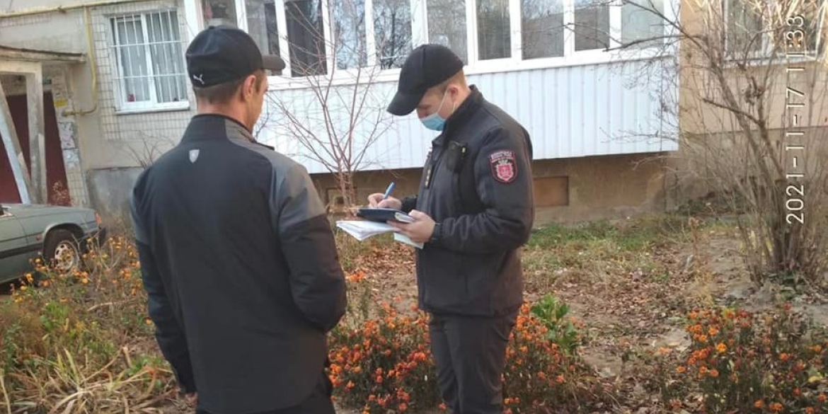 У Вінниці чоловік облаштував приватну парковку у дворі будинку