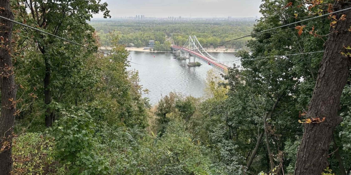 П'ять осіб під підозрою триває розслідування загибелі вінничанина на київській канатній дорозі