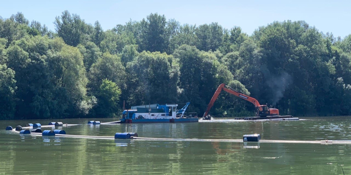 У Вінниці відновили роботи з очистки річки Південний Буг