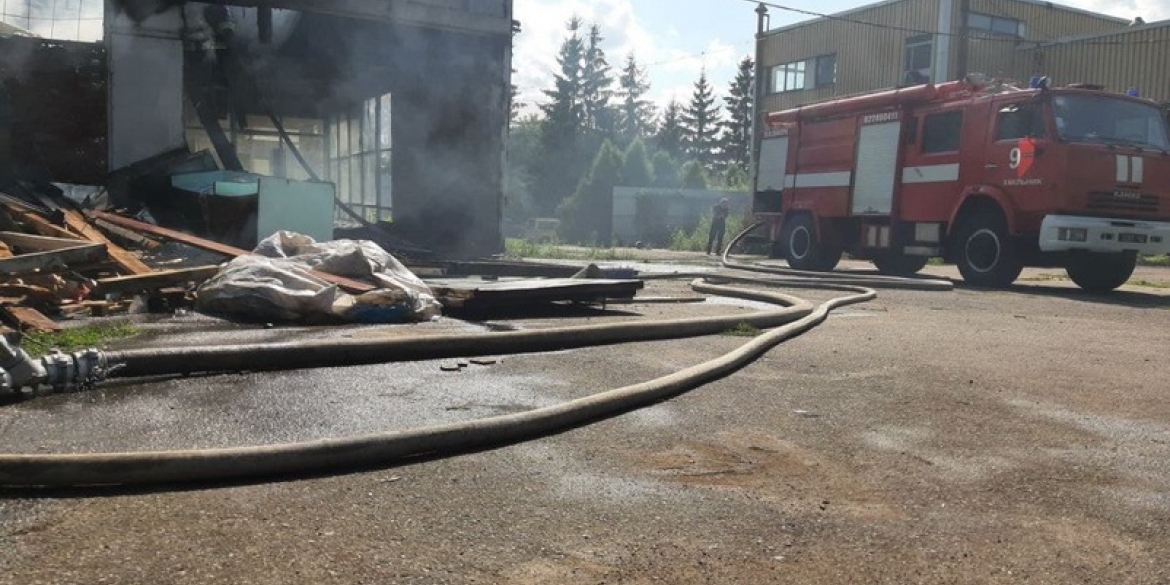 В Хмільнику вогонь знищив дах недіючої споруди