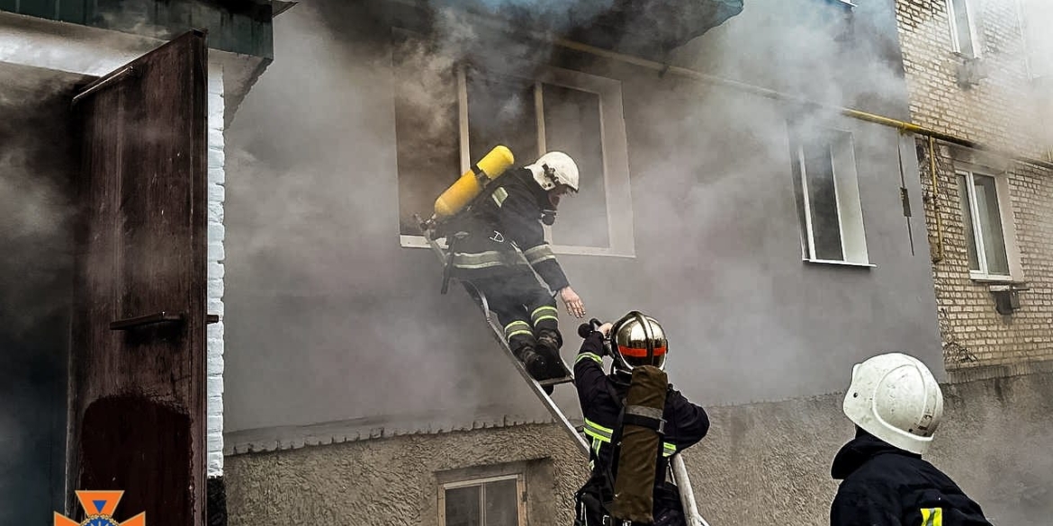 Під час пожежі у Хмільнику врятували трьох маленьких дітей та їхню маму