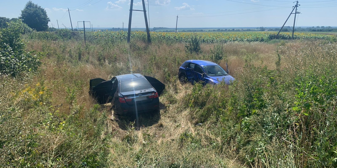 Поблизу Яришівки зіткнулись Toyota та Mazda - шестеро потерпілих