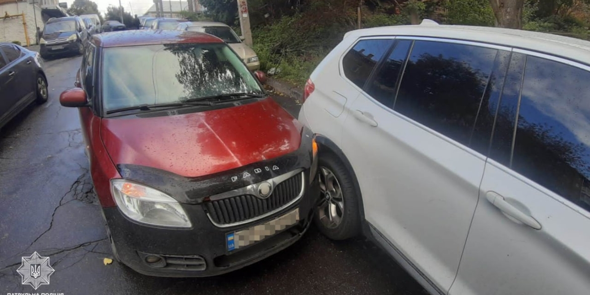 Поки водій у Вінниці розбирався з пішоходом, його автівка врізалась у три легковики