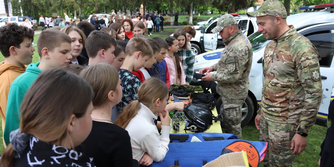 Поліцейські та рятувальники навчали безпечній поведінці учнів Брацлавського ліцею