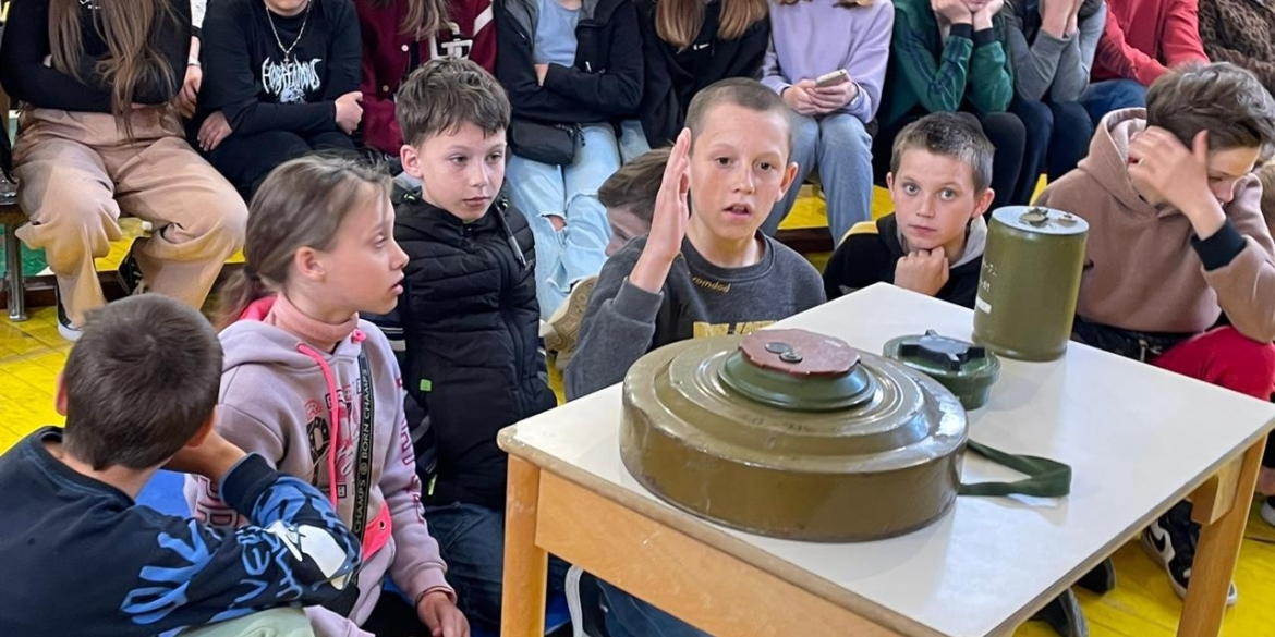 Поліцейські Вінниччини провели для школярів тренінг з мінної безпеки