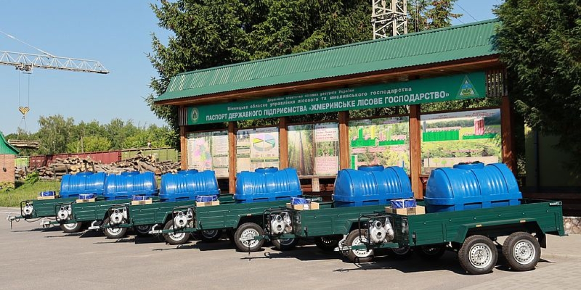 Працівники Жмеринського лісгоспу змонтували шість пожежних модулів