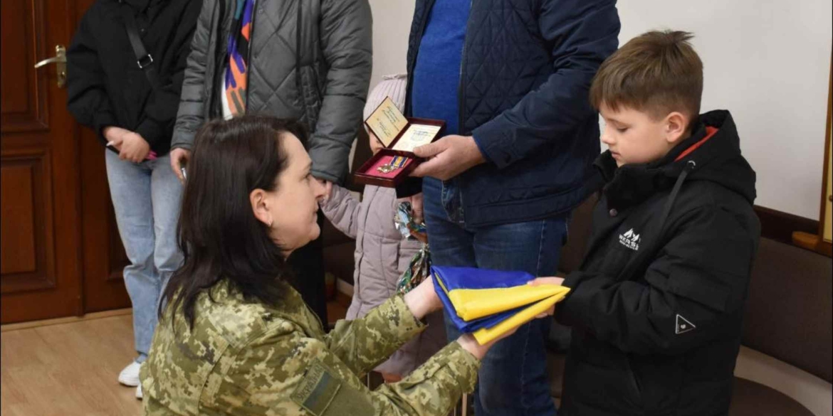 Рідним загиблого Героя з Вінницького району передали його посмертні нагороди