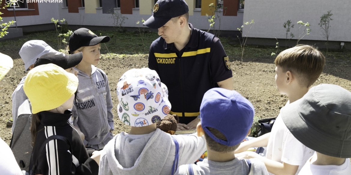 Рятувальники провели День цивільного захисту у вінницькому ліцеї №33