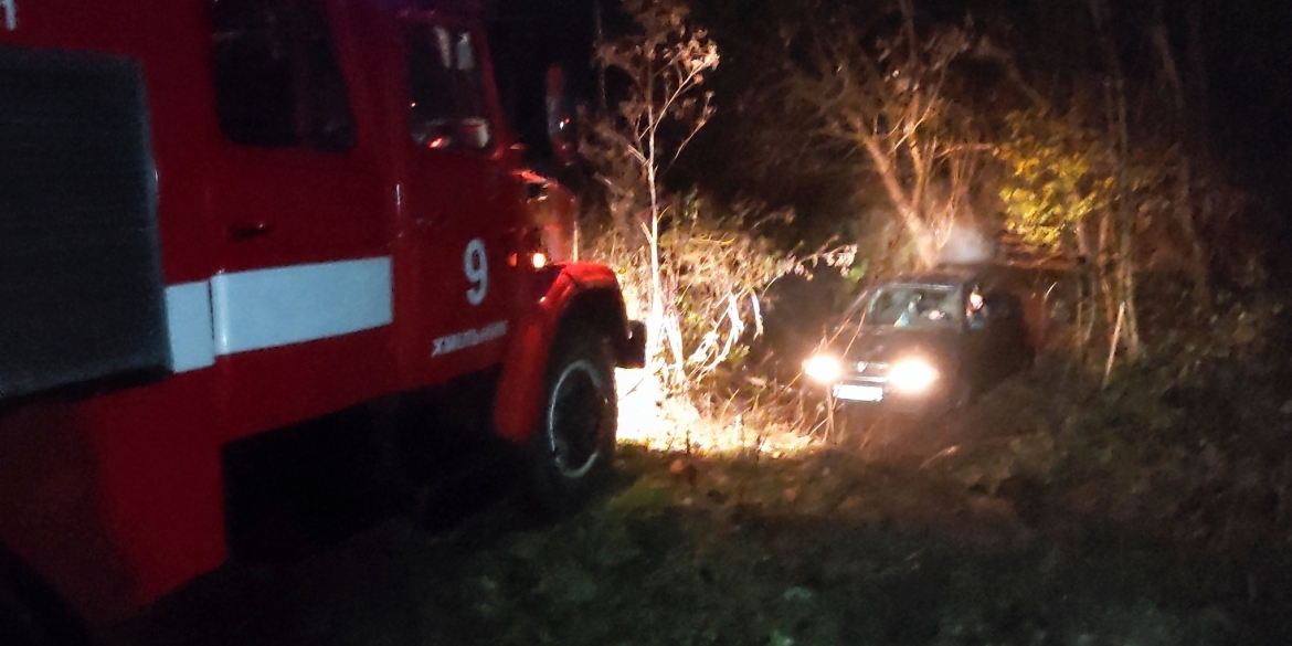 Рятувальники Вінниччини за ніч витягли з кюветів два автомобілі