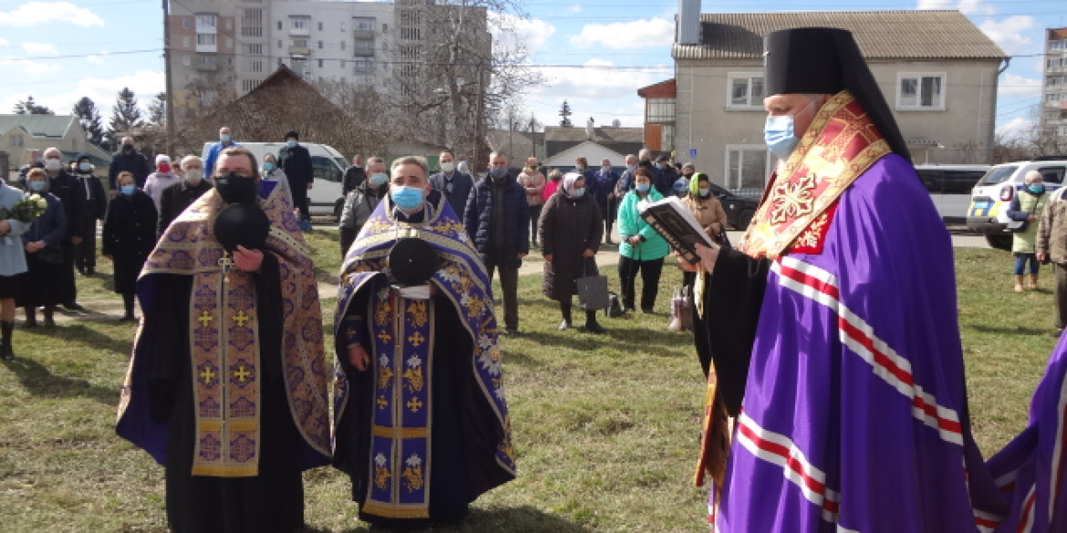 У місті Бар освятили хрест на місці будівництва нового храму