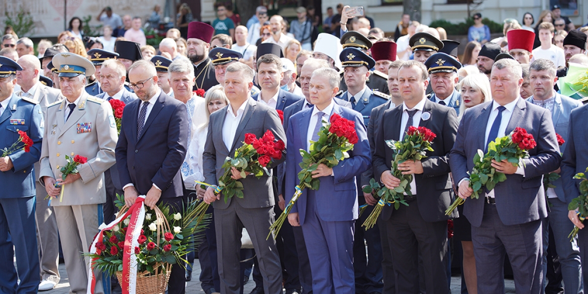 У День Незалежності у Вінниці віддали шану загиблим за державу Героям