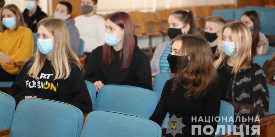 Старшокласникам Вінниці розповіли про небезпеку “замінувань”