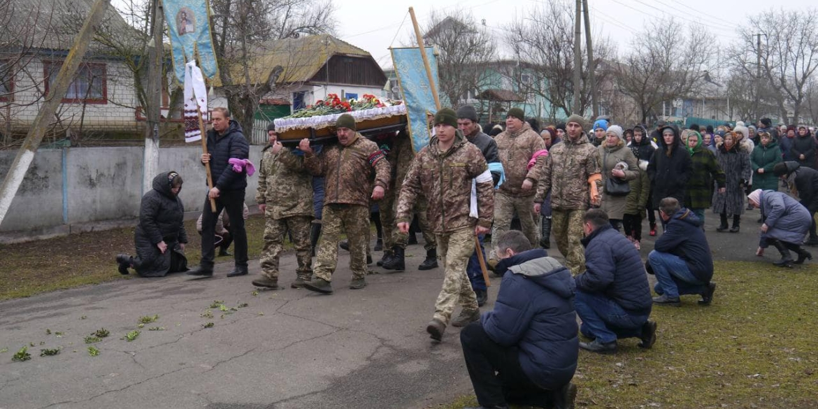 У Бершадській громаді попрощались з добровольцем, який загинув на Донеччині