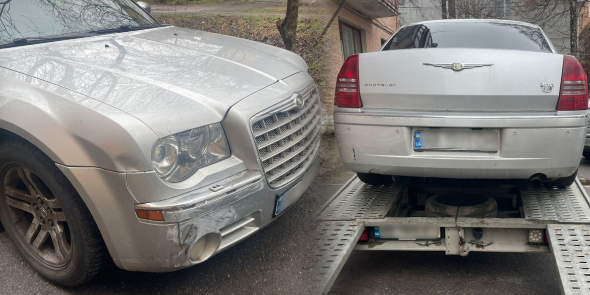 У центрі Вінниці водій Chrysler зіткнувся з Volkswagen та втік