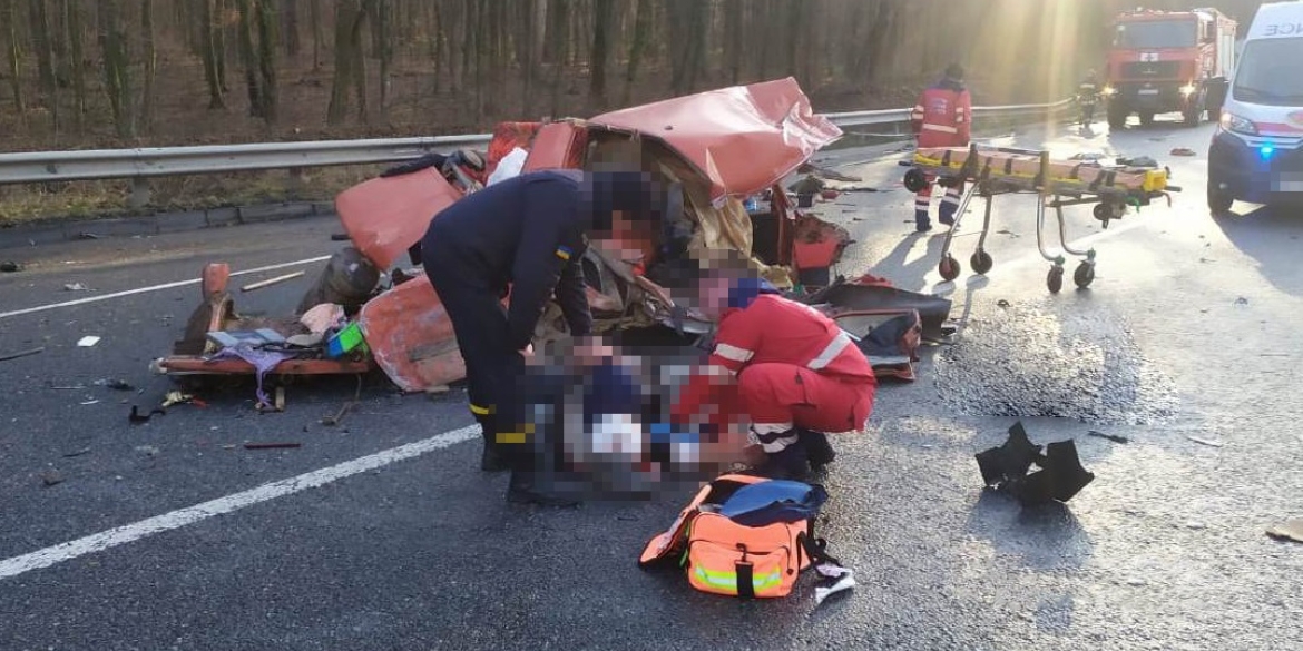 У Гайсинському районі водій "ВАЗу" влетів у DAF - двоє людей загинули