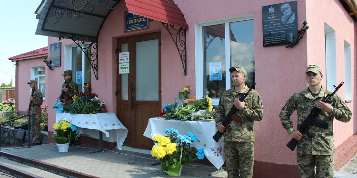 У Калинівці встановили меморіальні дошки у пам'ять про загиблих Героїв