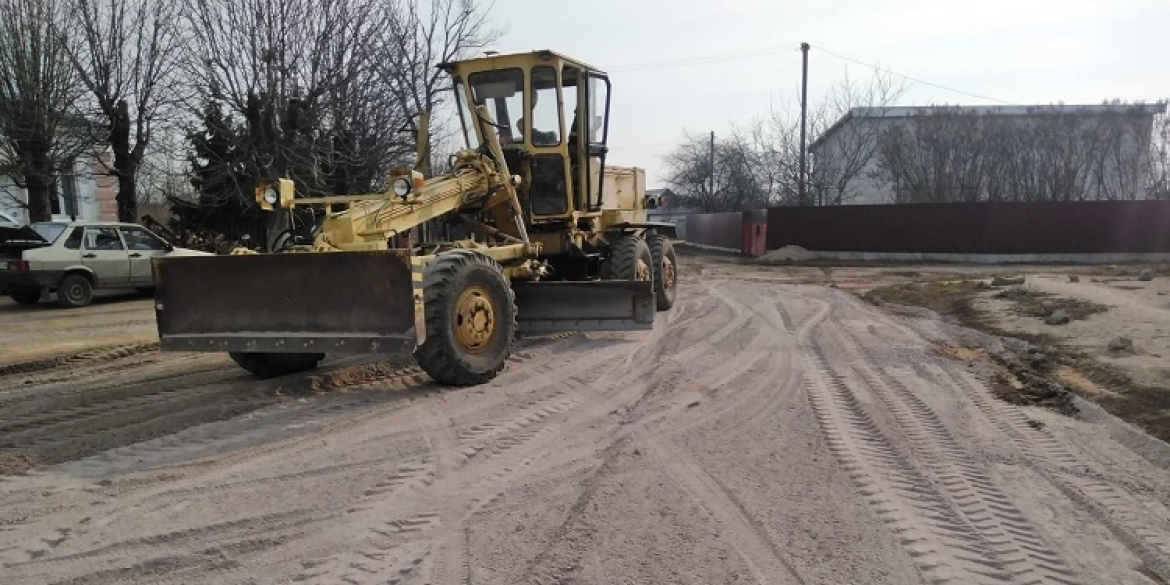 У Калинівській громаді доводять до ладу сільські дороги після зими