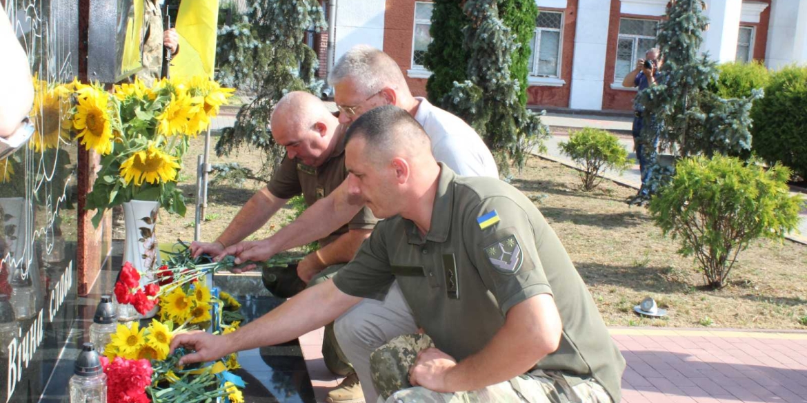 У Калинівській громаді вшанували пам’ять Героїв