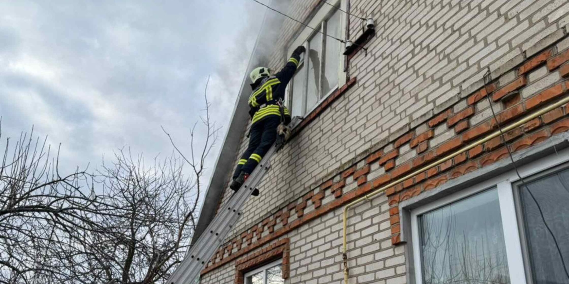 У Калинівській громаді згоріла покрівля будинку, тонна сіна й пів тонни соломи