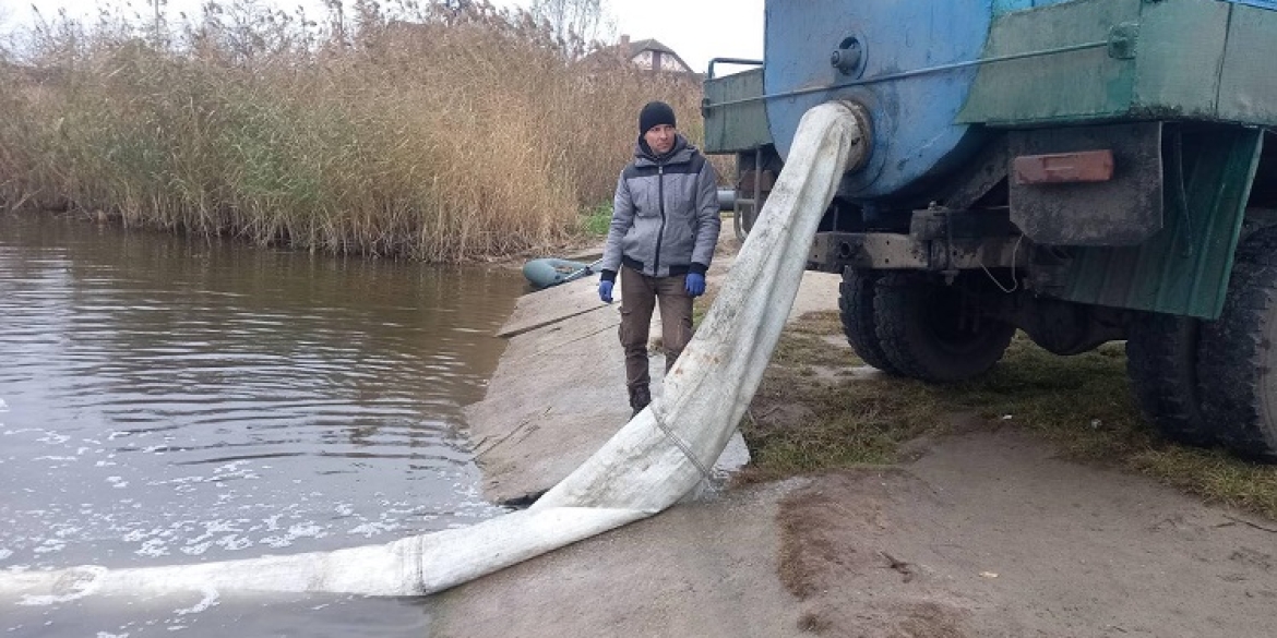 У Калинівці в громадський ставок запустили новий зарибок