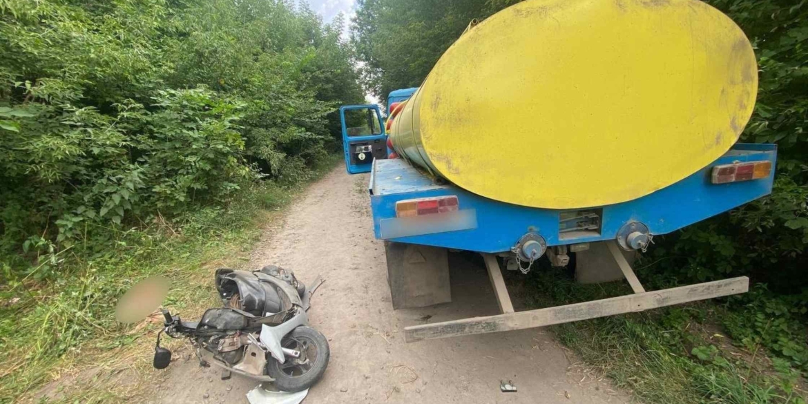 У Хмільницькому районі водійка скутера допустила зіткнення з авто ГАЗ