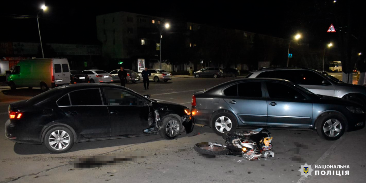 У Ладижині сталась потрійна аварія - два авто і мотоцикл