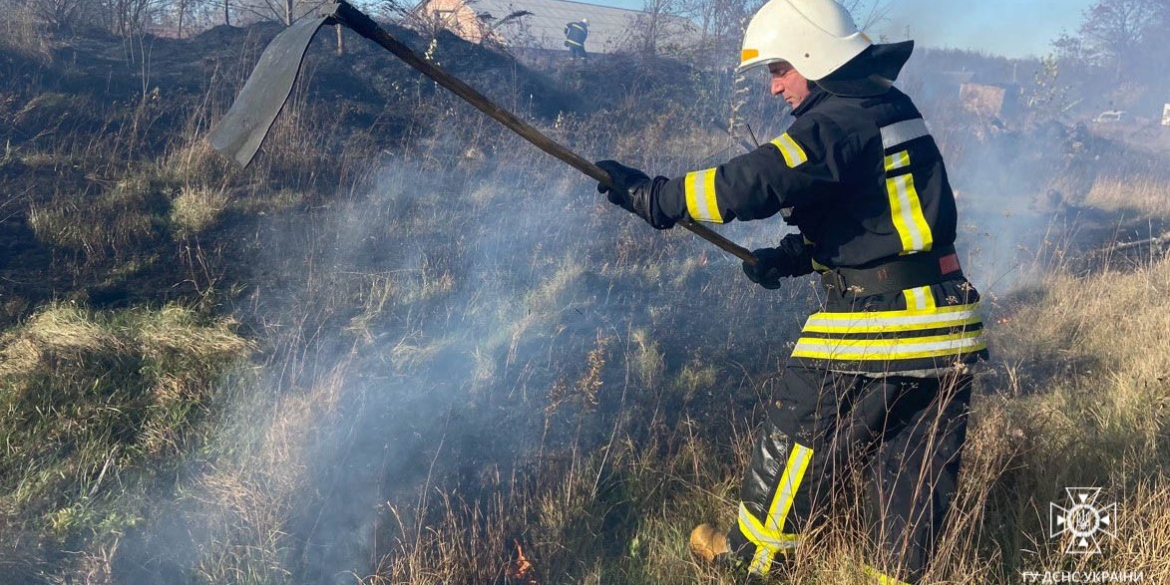 У Літинській громаді рятувальники гасили суху траву