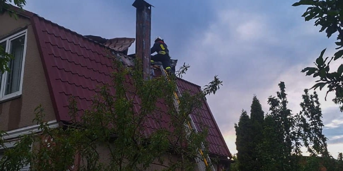 У Літинській громаді горів дах дачного будинку