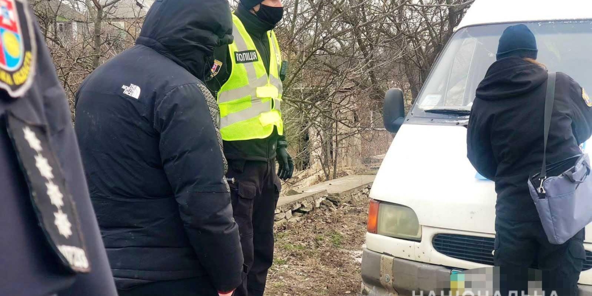 У Могилів-Подільському районі водій перевозив понад півтони підробленого алкоголю