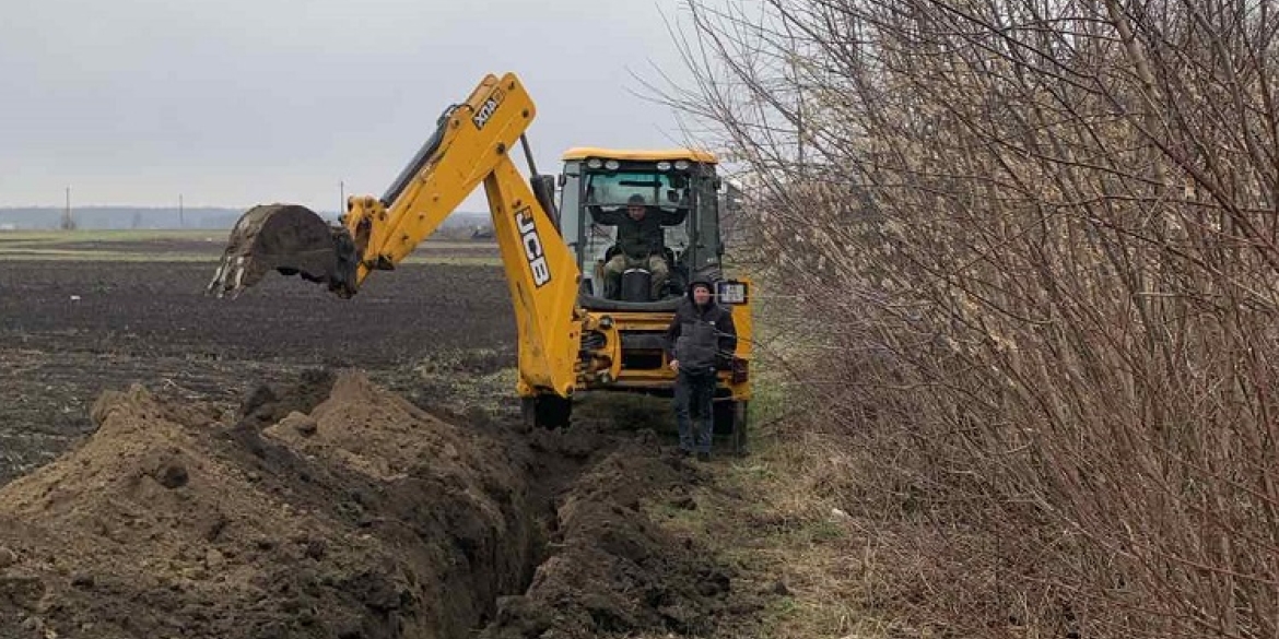 У селі Прилуцьке в Калинівській громаді будують водогін