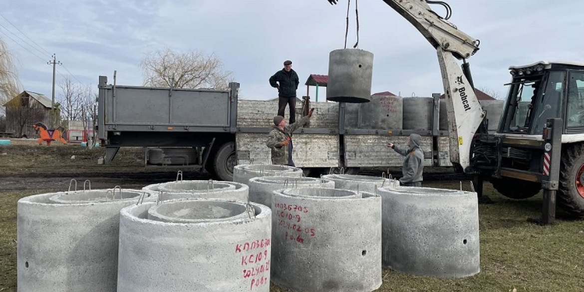 У селищі Рівнинне в Калинівській громаді почали будувати водогін