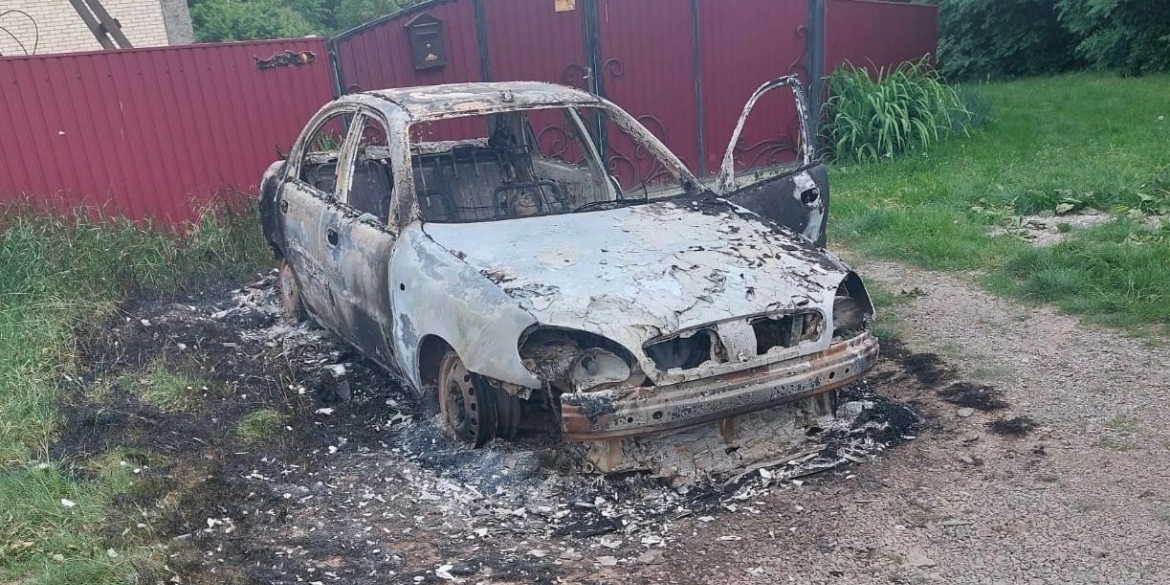 У Сутисківській громаді чоловік спалив припаркований автомобіль