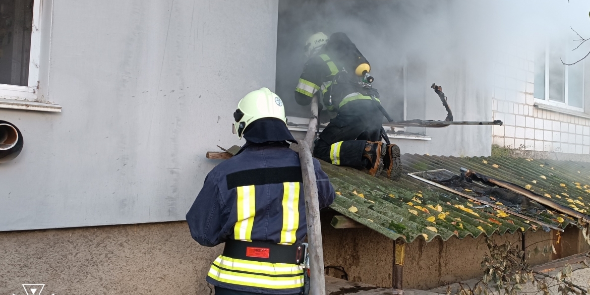 У Сутисках із палаючого будинку врятували 40-річного чоловіка