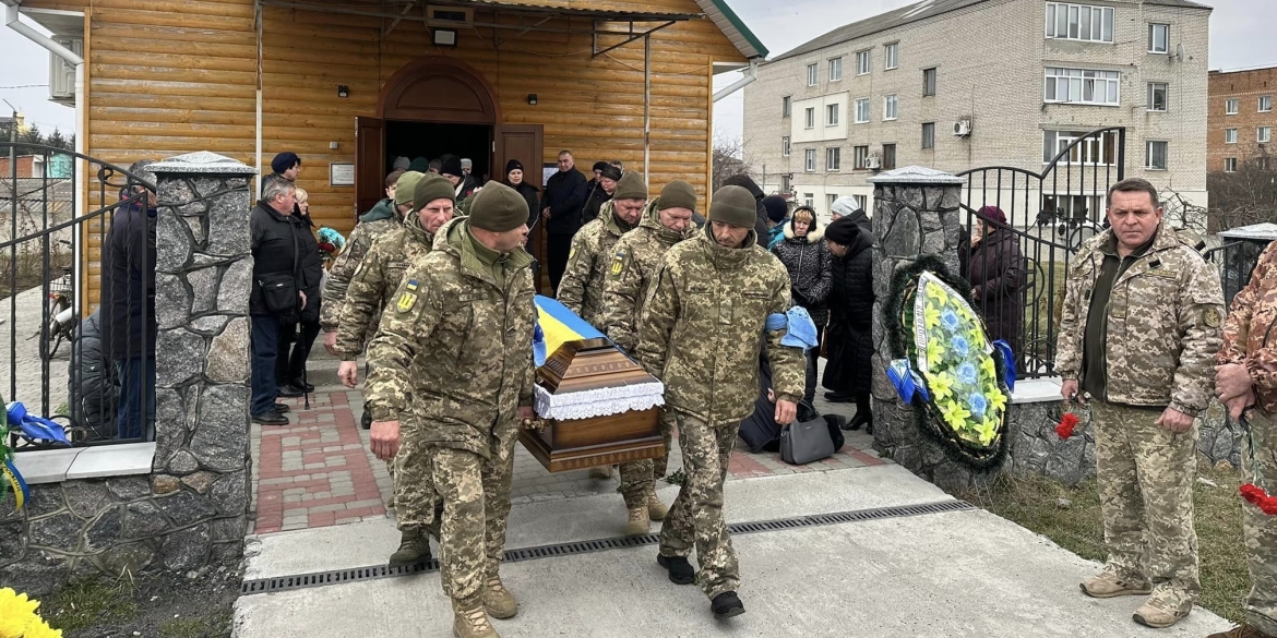 У Тульчинській громаді попрощалися з 51-річним полеглим Героєм