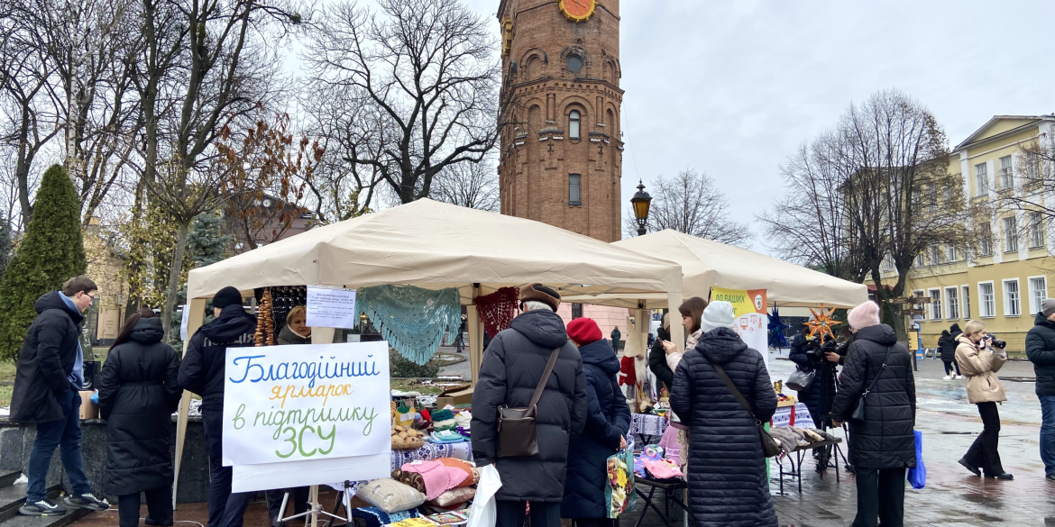 У Вінниці бабусі та дідусі влаштували благодійний ярмарок на підтримку ЗСУ