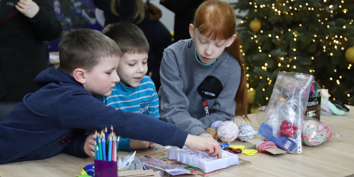 У Вінниці для юних переселенців влаштували майстерклас «Янголи перемоги»