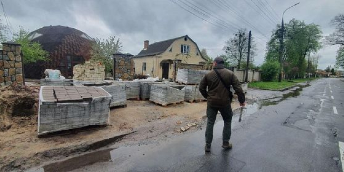 У Вінниці громадянка влаштувала на вулиці самовільний “склад будматеріалів” 