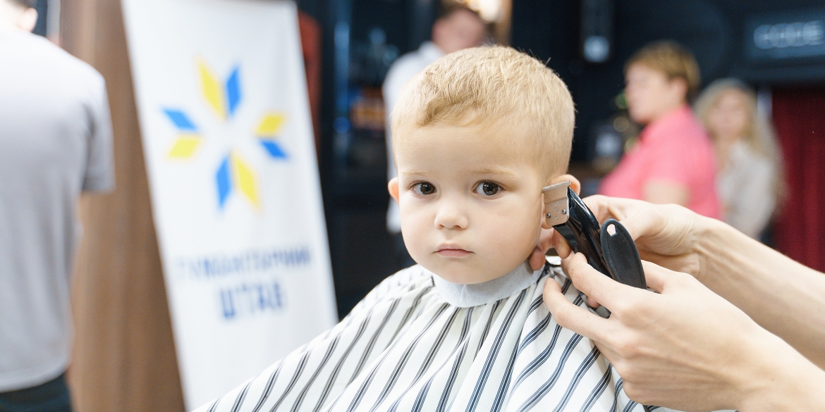 У Вінниці Гумштаб організував похід малечі до барбершопу