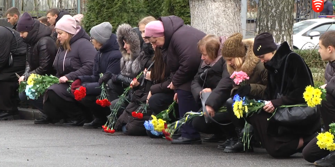 У Вінниці попрощалися з героями Вадим Кондратюком та Артемом Іванішиним