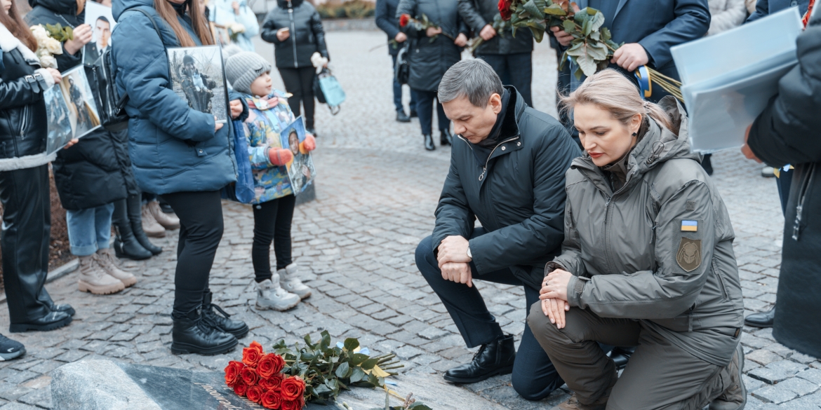 У Вінниці у роковини повномасштабної війни вшанували загиблих Героїв