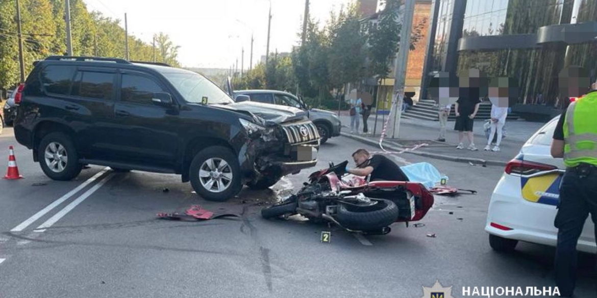 У Вінниці в аварії загинув мотоцикліст, його пасажирка — у лікарні