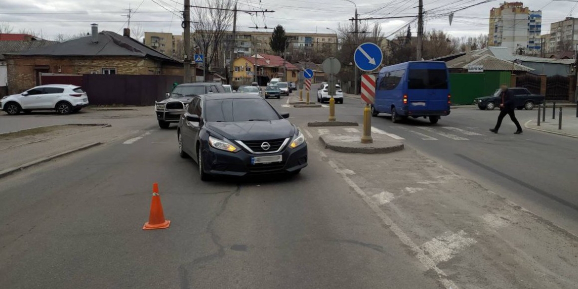 У Вінниці водій Nissan збив жінку з дитиною - хлопчик в лікарні