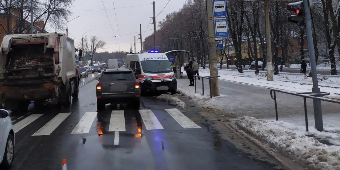 У Вінниці водій за кермом JEEP збив двох жінок-пішоходів на переході