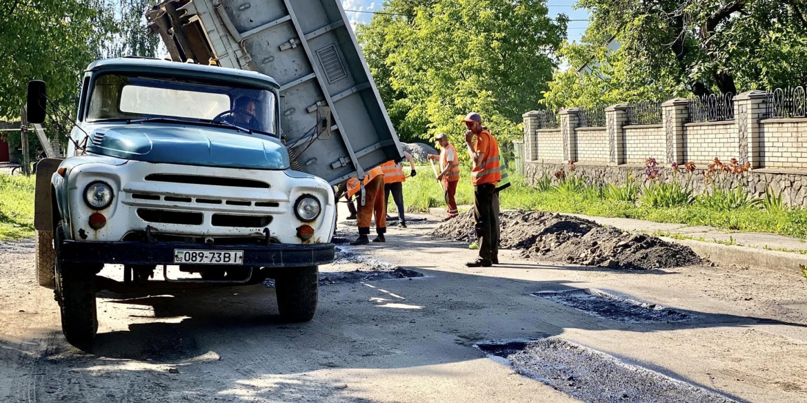 У Вінницько-Хутірському окрузі розпочали поточний ремонт доріг