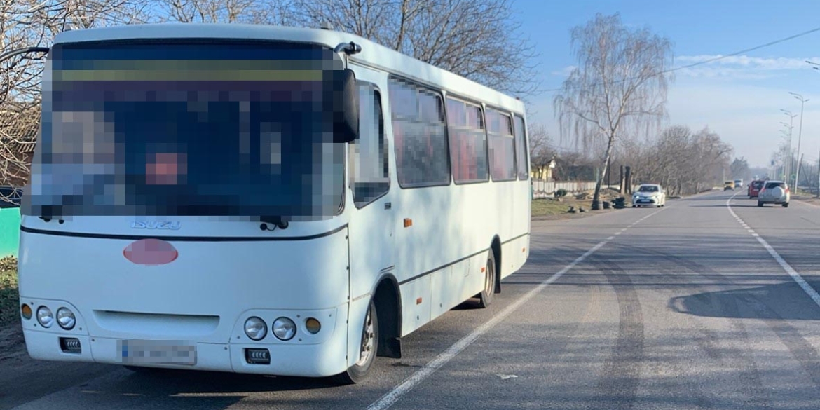 У Вінницькому районі 78-річна жінка потрапила під колеса автобуса