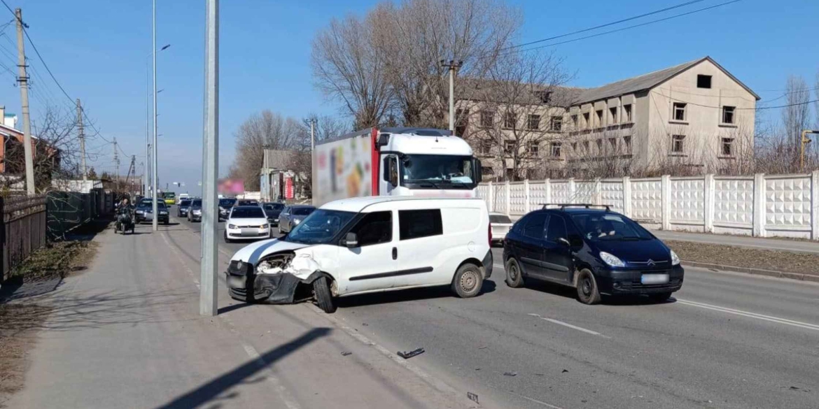 У Вінниці п'яний водій автомобіля Fiat Doblo в'їхав у чужий Citroen