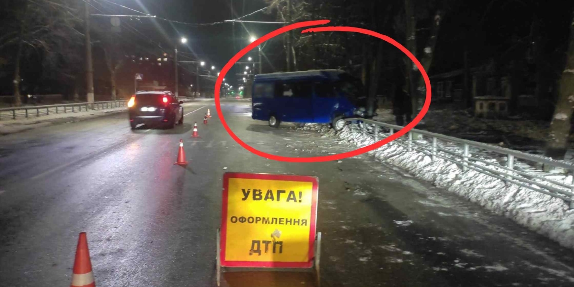 У Вінниці п'яний водій Mercedes в'їхав у дерево та огорожу