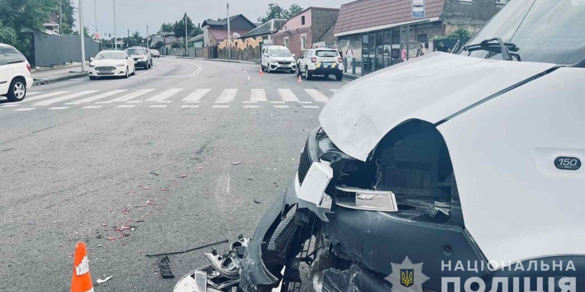 У Вінниці водій Renault проїхав на червоний та допустив ДТП