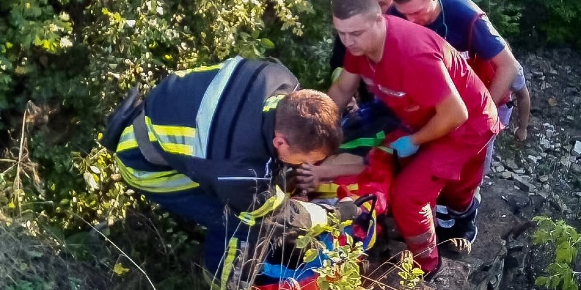 У Ямпільській громаді врятували хлопця, який впав у кар'єр