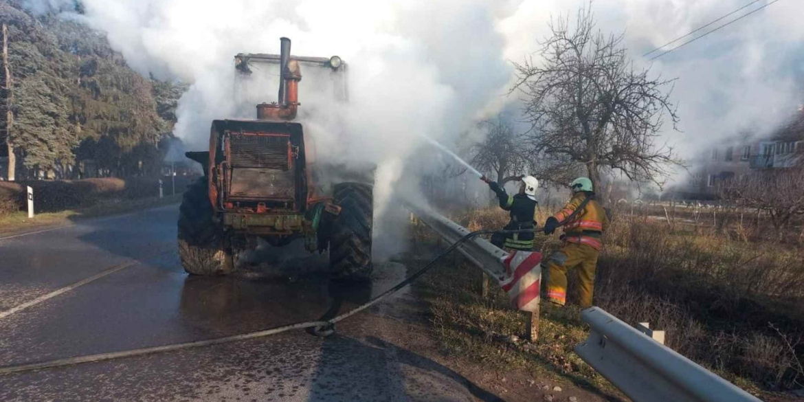 У Ямполі згорів трактор - на щастя, водій не постраждав